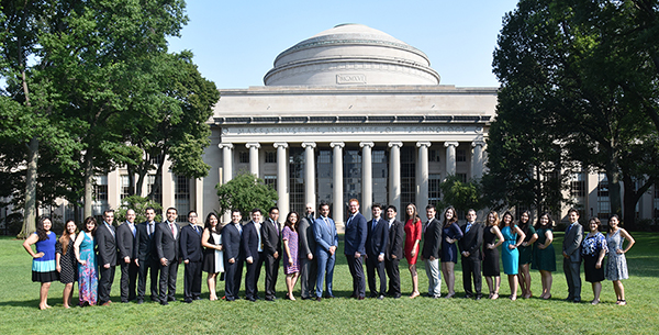 GCLOG Class of 2019 in front of the MIT dome